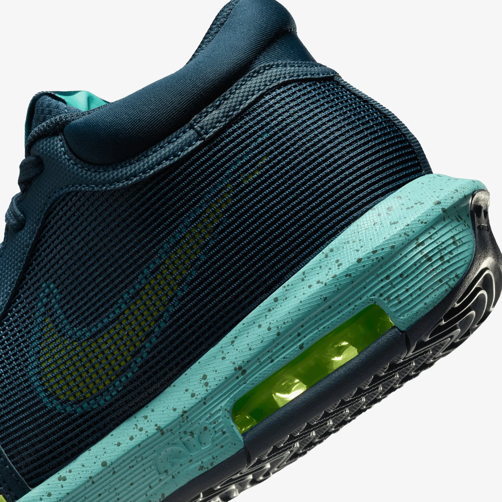 Nike | LEBRON WITNESS 8 EP  { ARMORY NAVY/CYBER-GREEN FROST-BICOASTAL